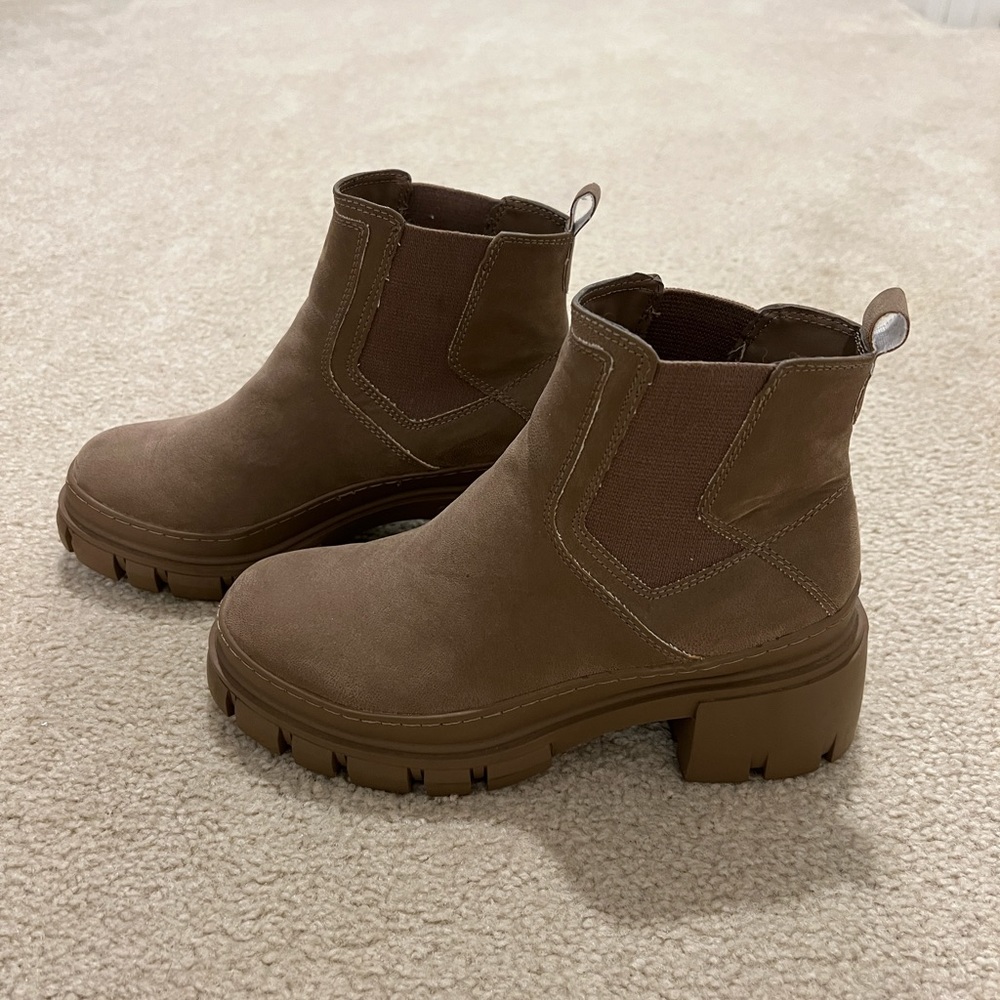 New Women’s MIA Connor Taupe Boots Size 8
